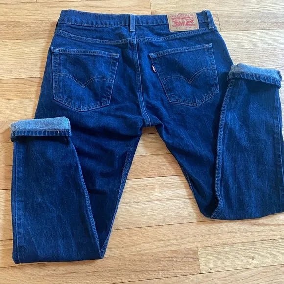 Levi 514 straight legs blue jeans size 34x32 red tag