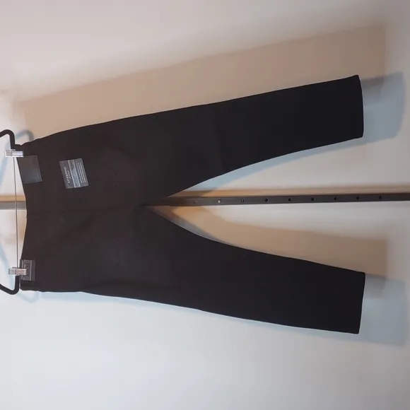 Liverpool Jeans Black NWT Size 33x30 The Relaxed Straight
          
      NWT