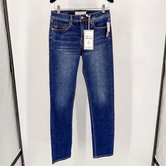 NWT Liverpool Kingston Modern Straight Jean
          
      NWT