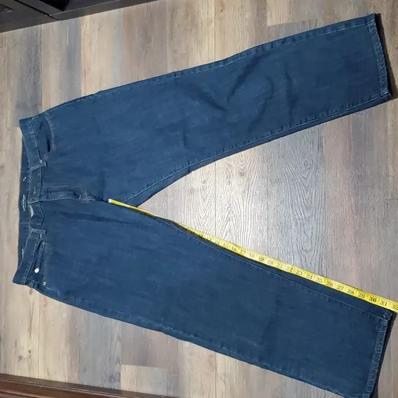 Lucky brand 221 straight medium wash denim jeans
