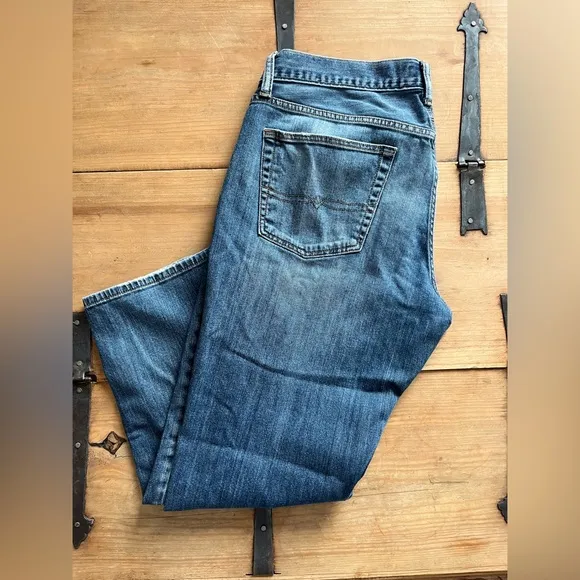 Lucky Brand 221 Straight Jeans Men's Size 38 x 30.  Cotton Blend, worn blue