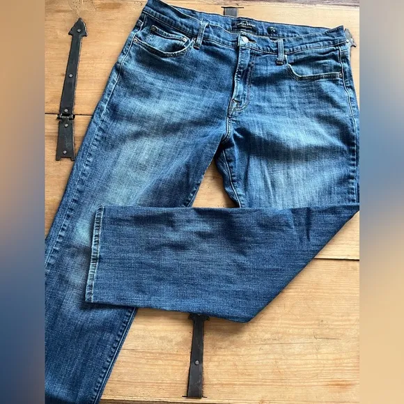 Lucky Brand 221 Straight Jeans Men's Size 38 x 30. Cotton Blend, Blue