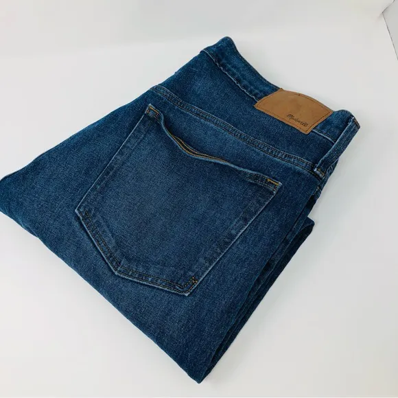 Madewell men's Relaxed Taper Jeans in dark Wash, 36x29 for sale