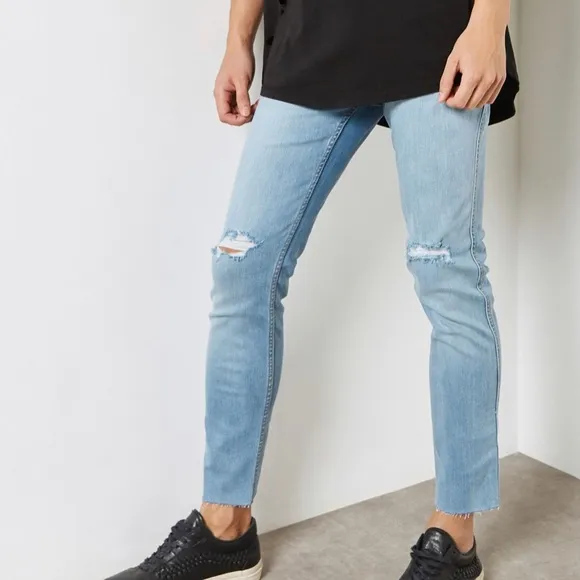 Men’s MNG skinny jeans.  Size 32 nwt
          
      NWT