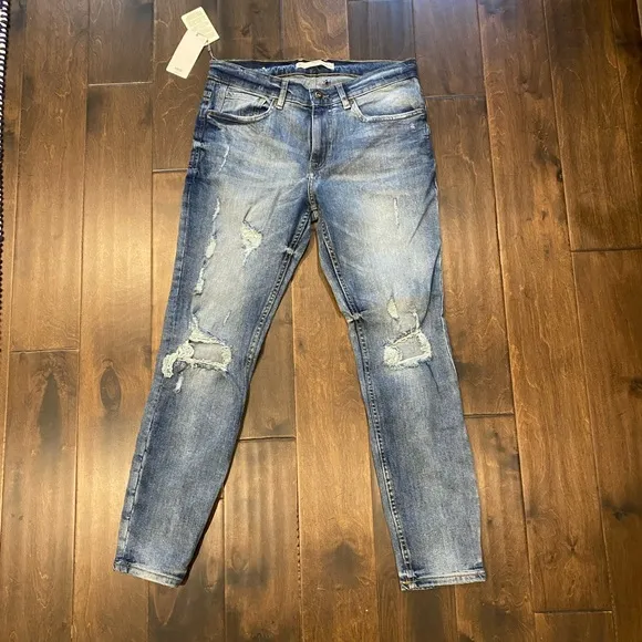 Bnwt skinny distressed light blue jeans mango 32
          
      NWT