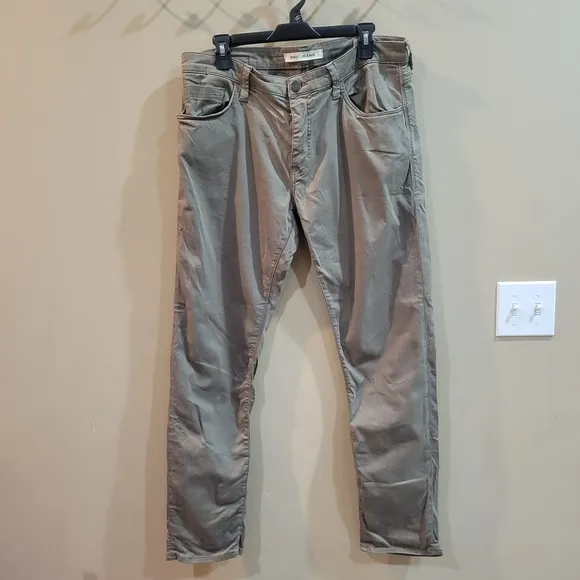 Mavi Jake Slim Leg Olive Green Jeans size 35/32. Pre-Owned No Rips or StainsS