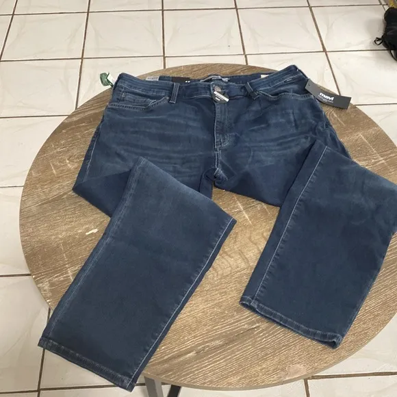 Mavi Steve Athletic Fit Jeans Men’s Size 38/30 NWT
          
      NWT