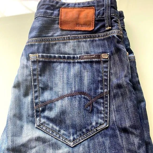 Mavi jeans 32/32 MATT mid-rise boot cut distressed in the back holes