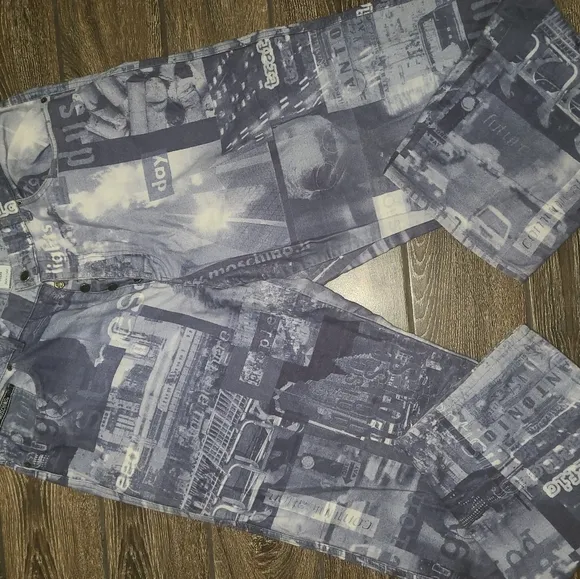 (RARE) VINTAGE MOSCHINO JEANS 90’GRAFFITI MADE IN ITALY 100% COTTON