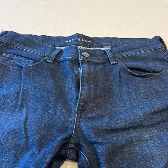 Mott & Bow men’s slim 32x 26.5 tag read different. Excellent condition.