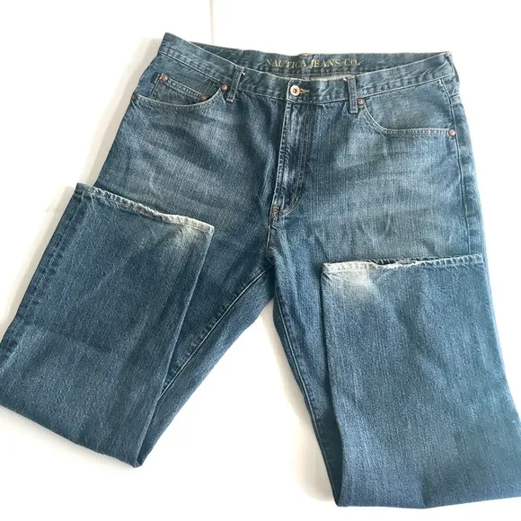 Nautica Men’s jeans size 38/30
Very condition, except for wear on the hems