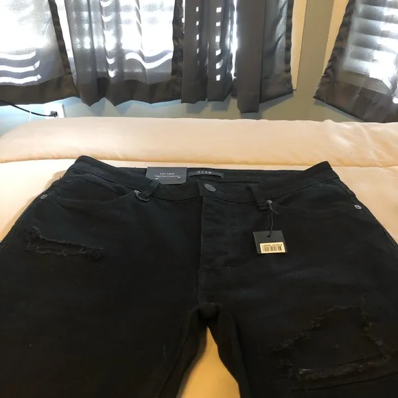 BNWT Neuw Lou Crop Selvedge Black Jeans/SZ 31
          
      NWT