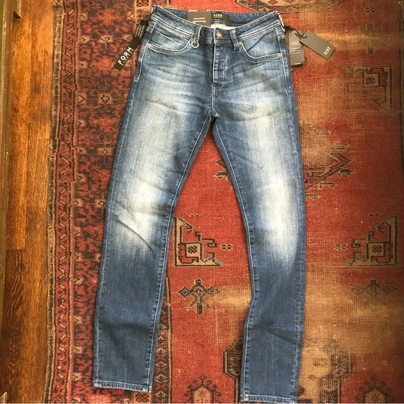 NWT Neuw Iggy Skinny 28 x 32 in Indigo
          
      NWT