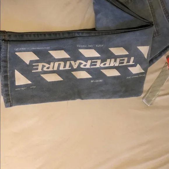 OFF WHITE JEANS
          
      NWT