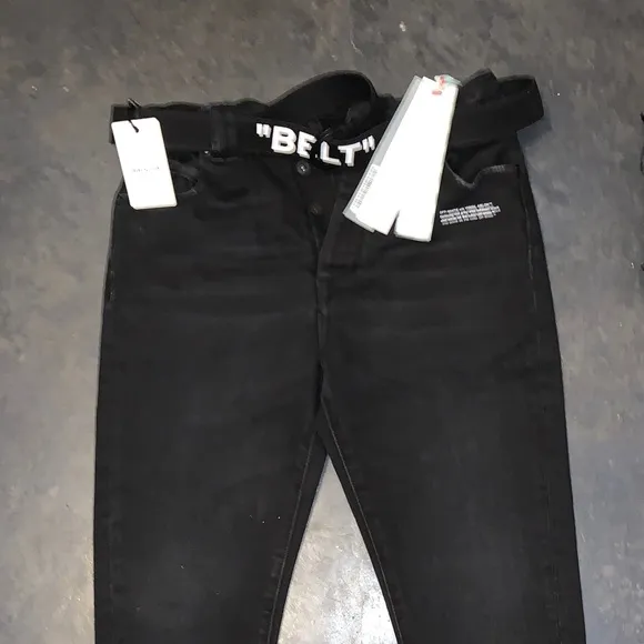 Off-white jeans, size 28
          
      NWT