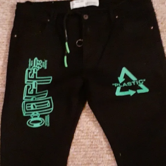 OFF WHITE JEANS
          
      NWT