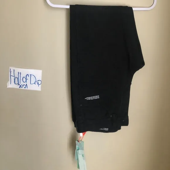 Off-white Skinny Jeans
          
      NWT