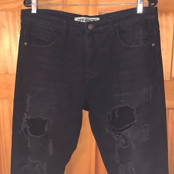 🔥🔥 Floral Embroidered Jeans