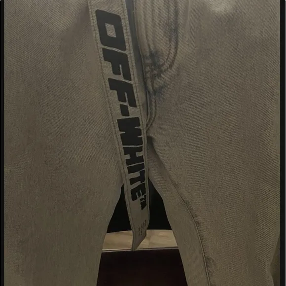 Off white mens jeans. Size 36.