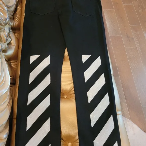 Off-White Jeans, size 33, Black