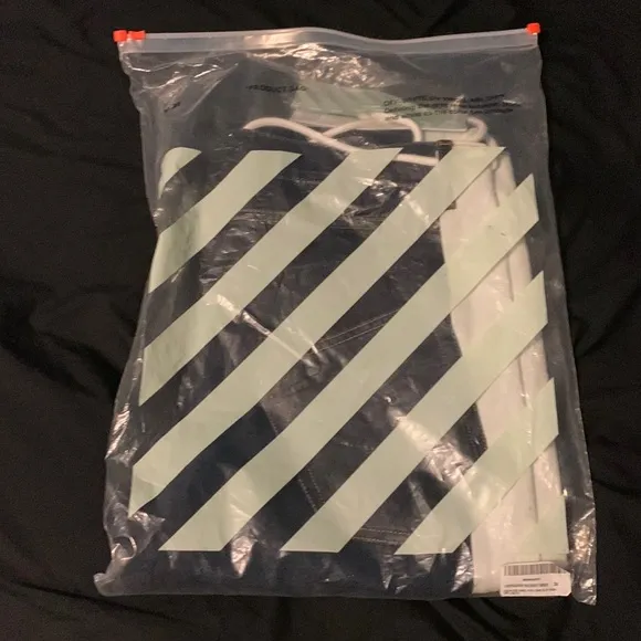 Off white denim
          
      NWT