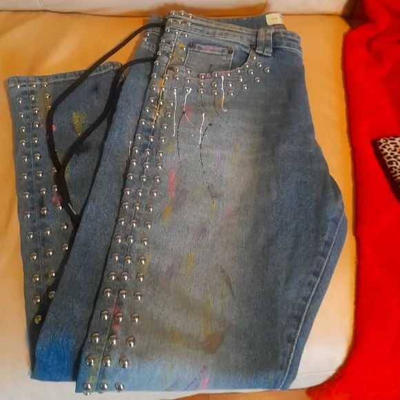 Customise Studed Jean
          
      NWT