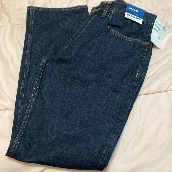 Old Navy Straight Jeans NWT Size 33 x 32
          
      NWT