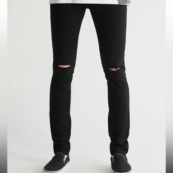 Pacsun Black distressed skinny. 32x32. NWT
          
      NWT