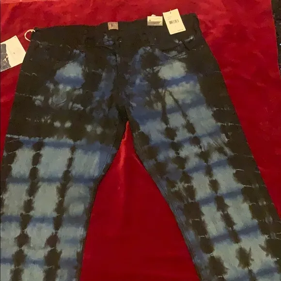 Men Jeans 💙🖤
          
      NWT