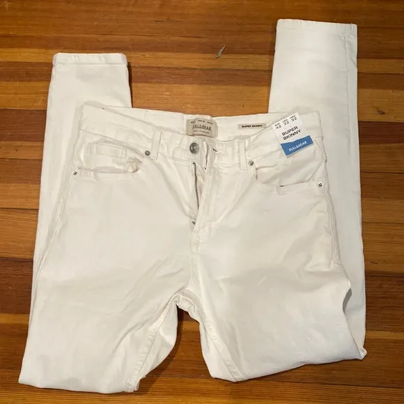 Brand new pull&bear skinny jeans cream color
          
      NWT
