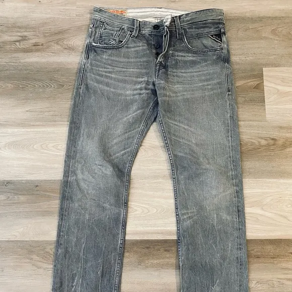 Men’s light grey Replay jeans. Size 31 waist, 34 length