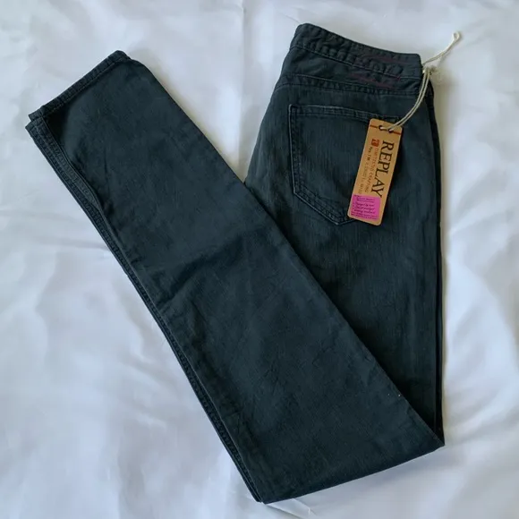 NEW! REPLAY JEANS..
          
      NWT