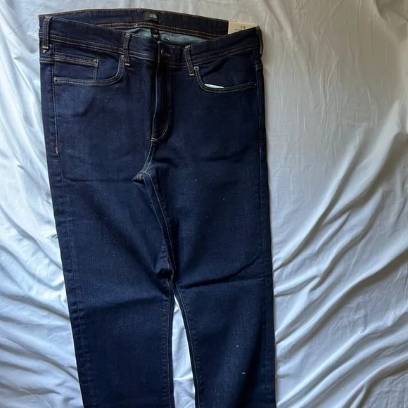 River Island SID Skinny Stretch Jeans.
          
      NWT