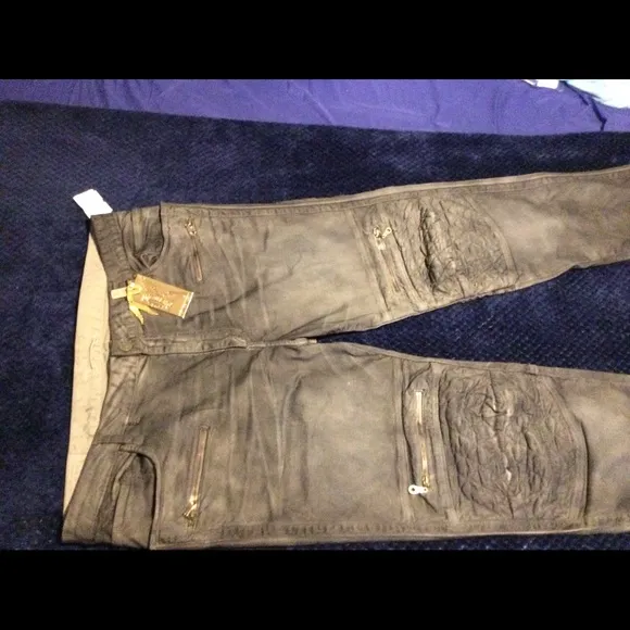 Robin’s Jeans
          
      NWT