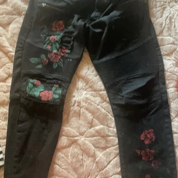 Black and red jeans sz36