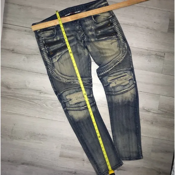 Rockstar Jean size 44 no odors no stains. Gently used.