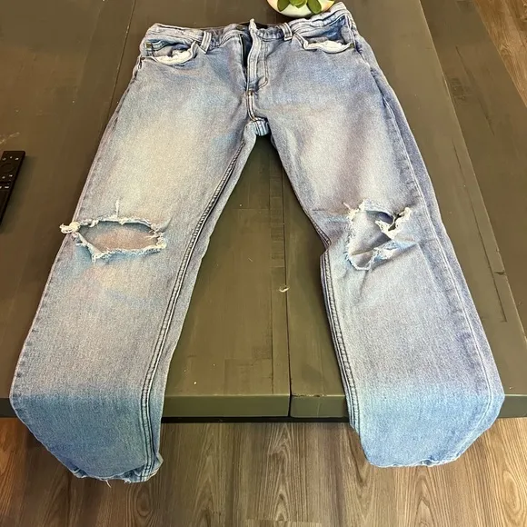 ROLLA’s slim fit ripped jeans, size 32