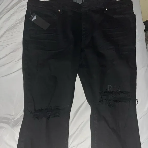 RTA - Clayton Jean Black Destroyed
          
      NWT