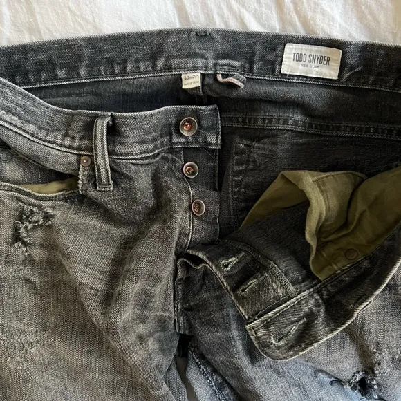SLIM FIT SELVEDGE JEAN IN GRANITE WASH 33/32.

TODD SNYDER