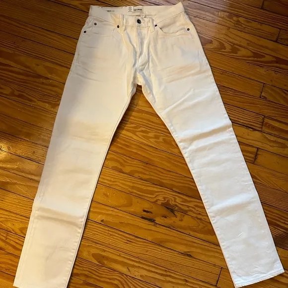 Todd Snyder 28x32 white wash jeans
          
      NWT