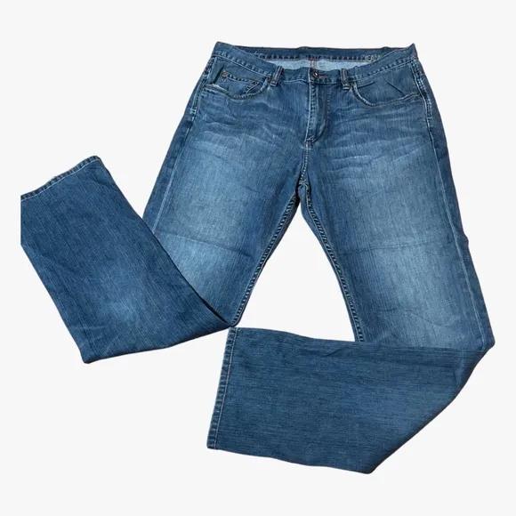 Tommy Bahama Men’s Standard Fit medium Wash Jeans sz 36x34 (Measures: 37x34)