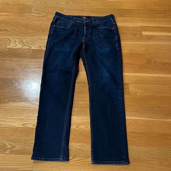 Tommy Bahama mens 34 x 32 blue jeans. Nice condition.