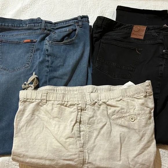 Tommy Bahama Bundle if 3. 2-jeans 1- linen pants. 44
