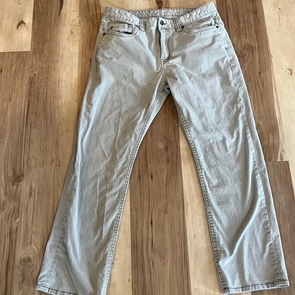Tommy Bahama jeans size 36x32 excellent condition.