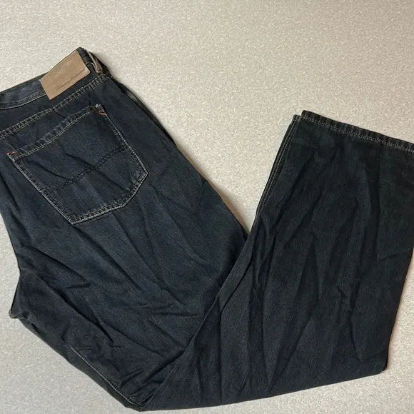 Tommy Bahama mens jeans has the swordfish by zipper (see photos) size 38x30