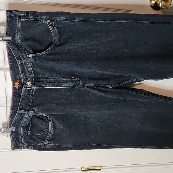 Men's Tommy Bahama Cayman Island relaxed fit blue jeans. Size 42/30