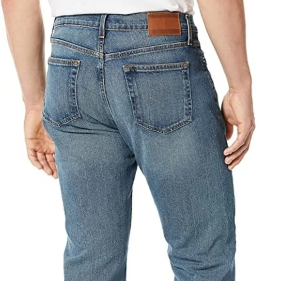 Tommy Hilfiger Men's Relaxed Fit High Rise Medium Wash Jeans (40/30)