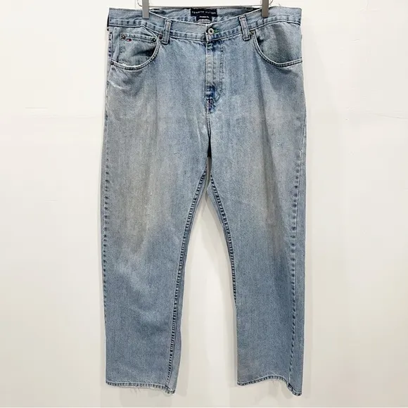 Tommy Hilfiger Light Wash Freedom Fit Dad Jeans Size 38 x 32