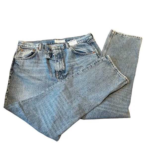 NWT Top-shop Light Denim Straight Leg, High-Waisted Jeans Button Fly