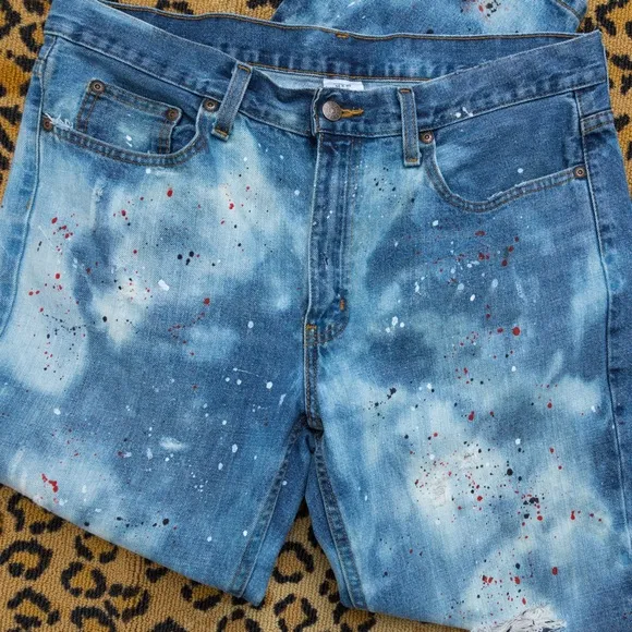 Splatter straight leg distressed jeans with bleach spots in size 34 X 30